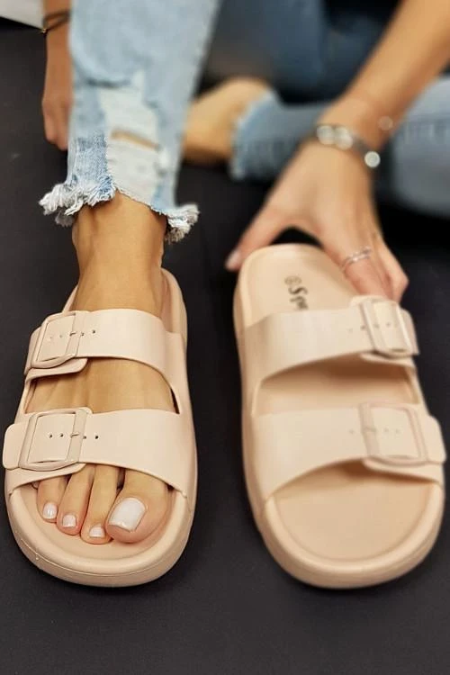 Casual sandals and slippers