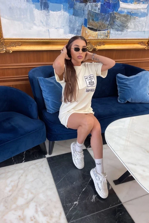 Γυναικείο φόρεμα με κοντά μανίκια