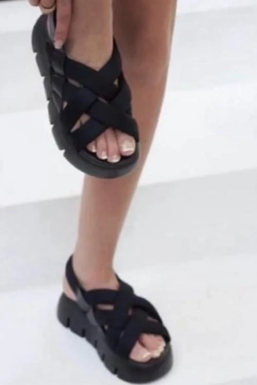 Casual sandals and slippers