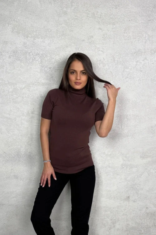 Ženska majica s kratkim rukavima i polo ovratnikom