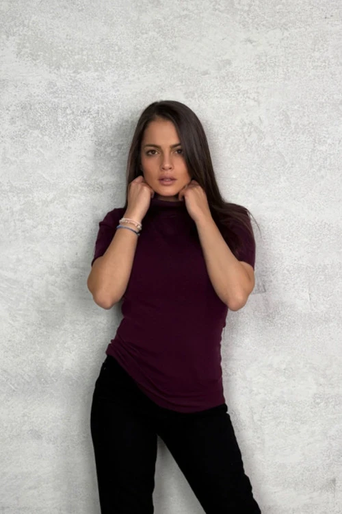 Ženska majica s kratkim rukavima i polo ovratnikom