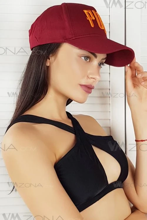 Női sapka napellenzővel és felirattal