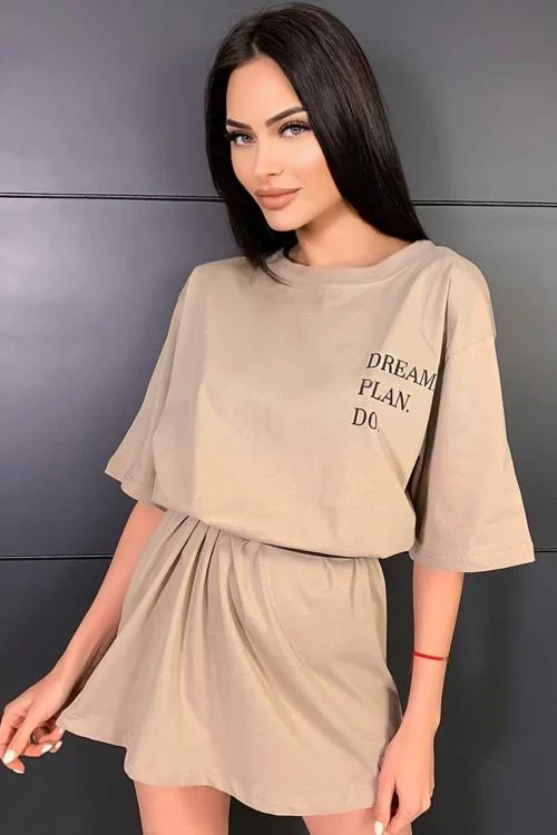 Blouses and tops with short sleeves