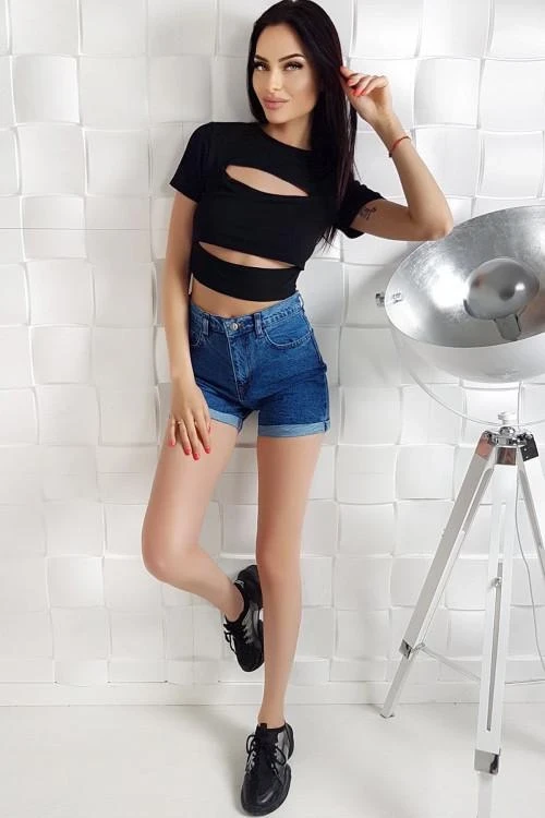 Blouses and tops with short sleeves