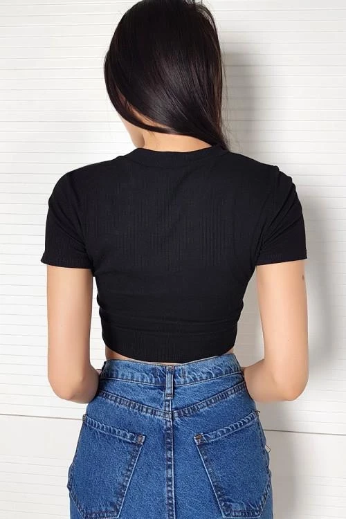 Blouses and tops with short sleeves