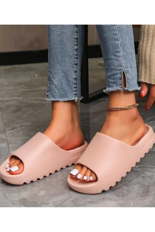 Casual sandals and slippers