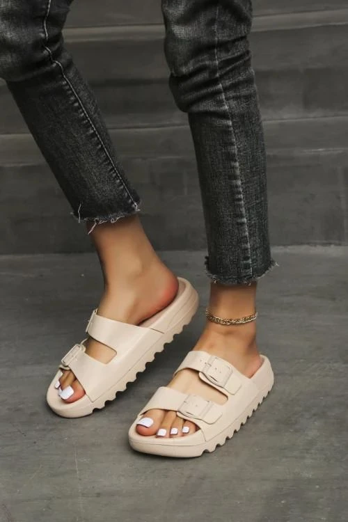 Casual sandals and slippers