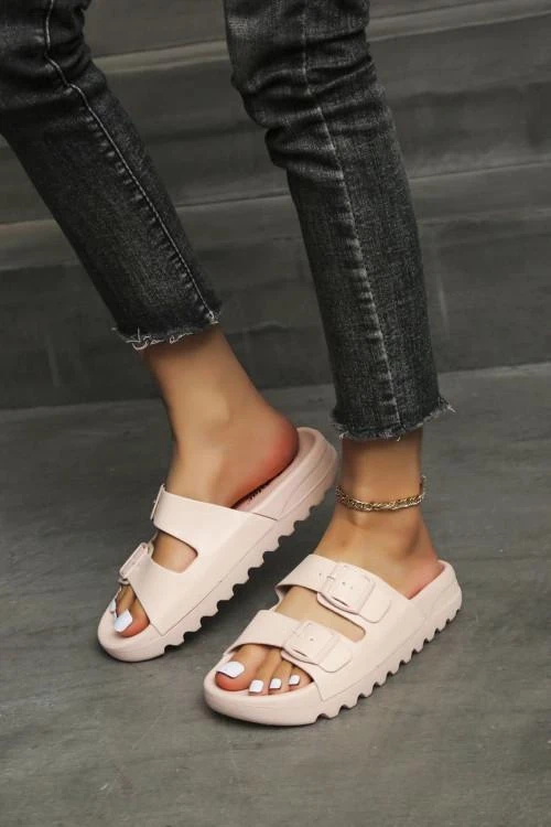 Casual sandals and slippers