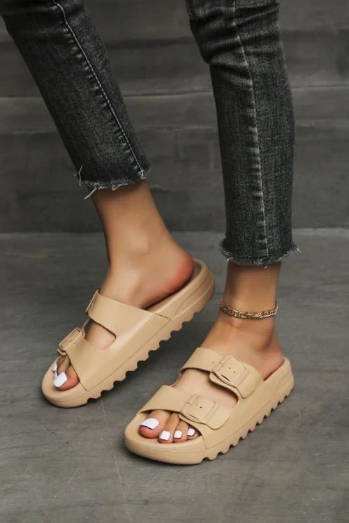 Casual sandals and slippers