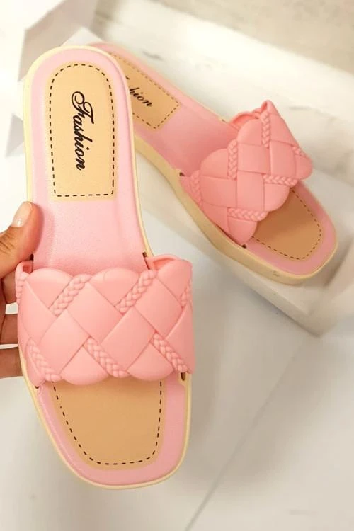 Casual sandals and slippers